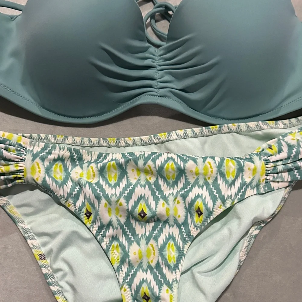Victoria's Secret Teal and Patterned Bikini - Picture 2 of 9
